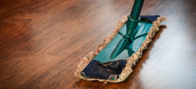 green mop to clean your old home after moving