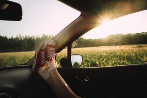 feet on car dashboard 