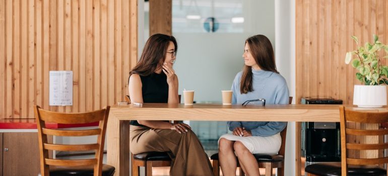 Two friends drinking coffee.