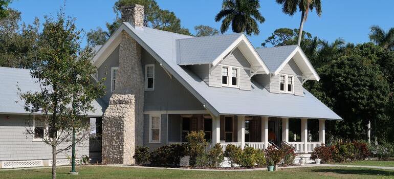 a house of families leaving Florida for NYC