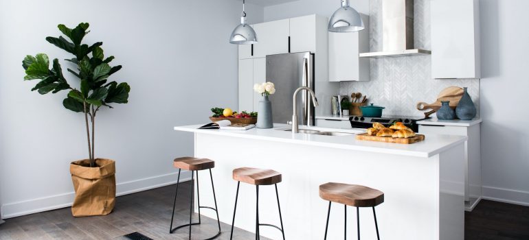 White staged kitchen 