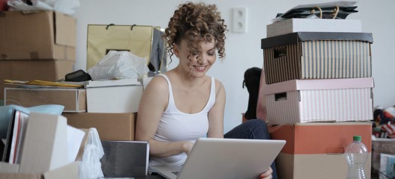 Woman is happy because she didnt do any of the packing mistakes to avoid when leaving Hallandale Beach