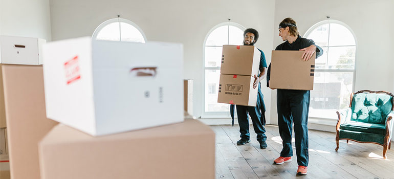 Movers Hallandale Beach carrying boxes