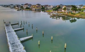 Bird's eye view of waterfront homes with docks.