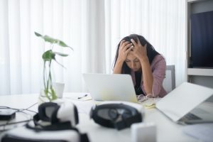 a worried woman at the laptop