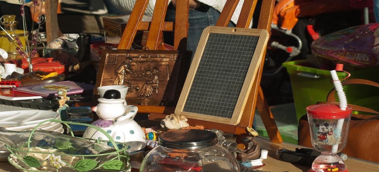 yard sale is the best way to deal with clutter when leaving Miami for good