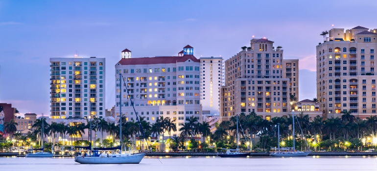 buildings next to the body of water 