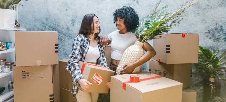 two women talking about places in Florida for starting a business