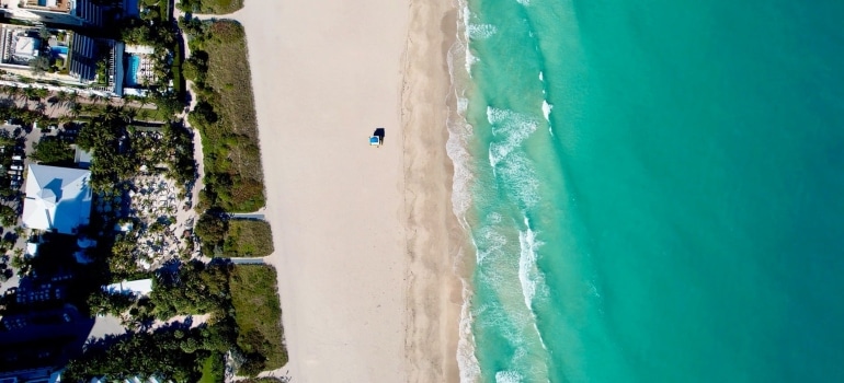 a birds-eye view of a beach in Hollywood, Florida