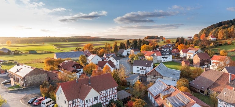 neighborhood with rural feel