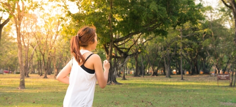 a woman jogging in the park in one of the top places in Florida to move to after a divorce