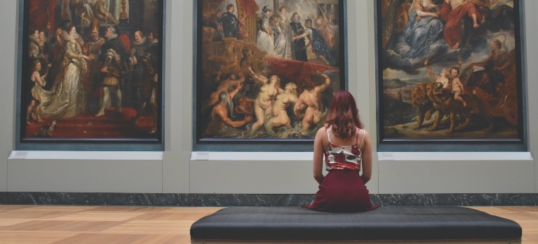 girl wtching paintings in the museum