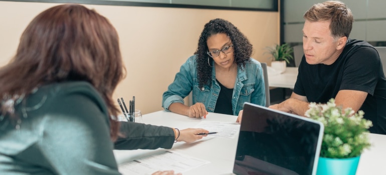 Cople talking with realestate agent about buying home in FLorida