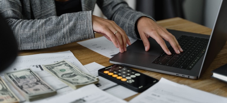 Woman planning a budget for buying home in Florida and trying to avoid mistakes