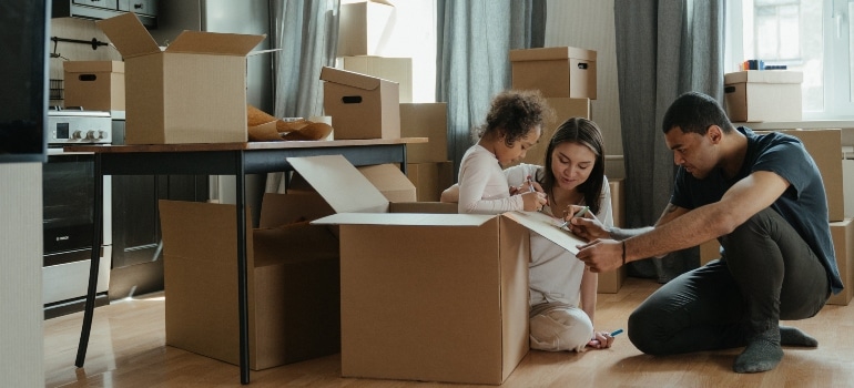 Family moving in a sustainable way.