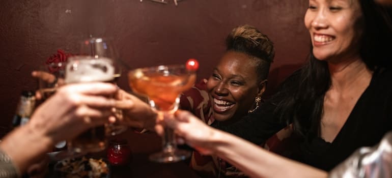 A group of friends drinking a few drinks on a few drinks.