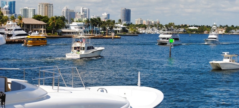 Boats on the water in some of the best places to live near Fort Lauderdale