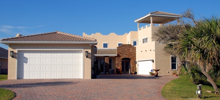 House with a garage