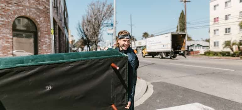 Best Miami movers relocating sofa 