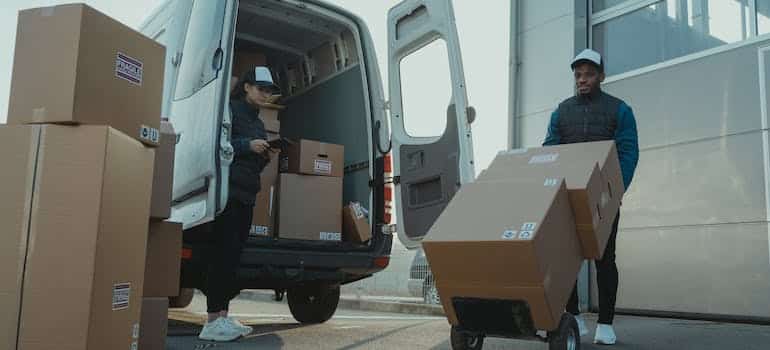 Best Miami movers unloading items 
