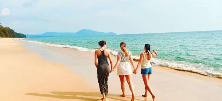 Friends enjoying one of the day trips from Boca Raton