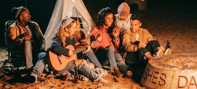 A group of firends on the beach