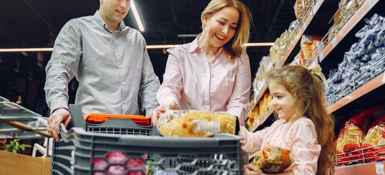 A family buying affordable groceries as one of the reasons families move to Deerfield Beach FL